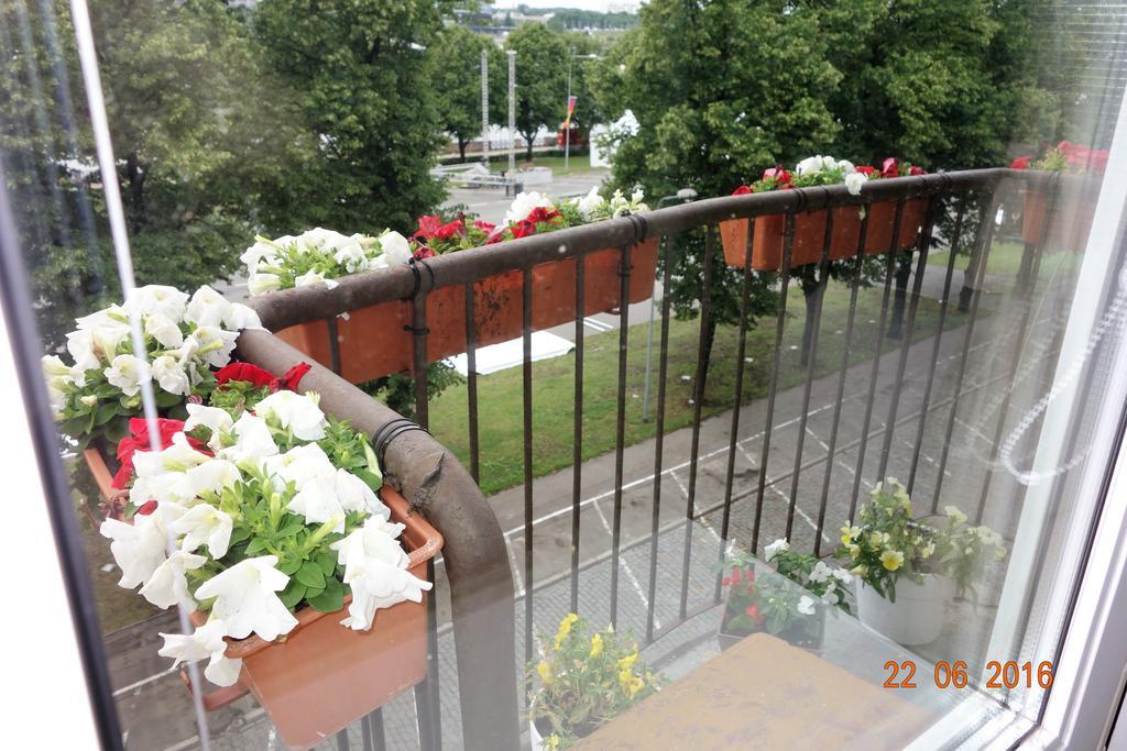 Riga Old Town River View With Balcony Exterior photo